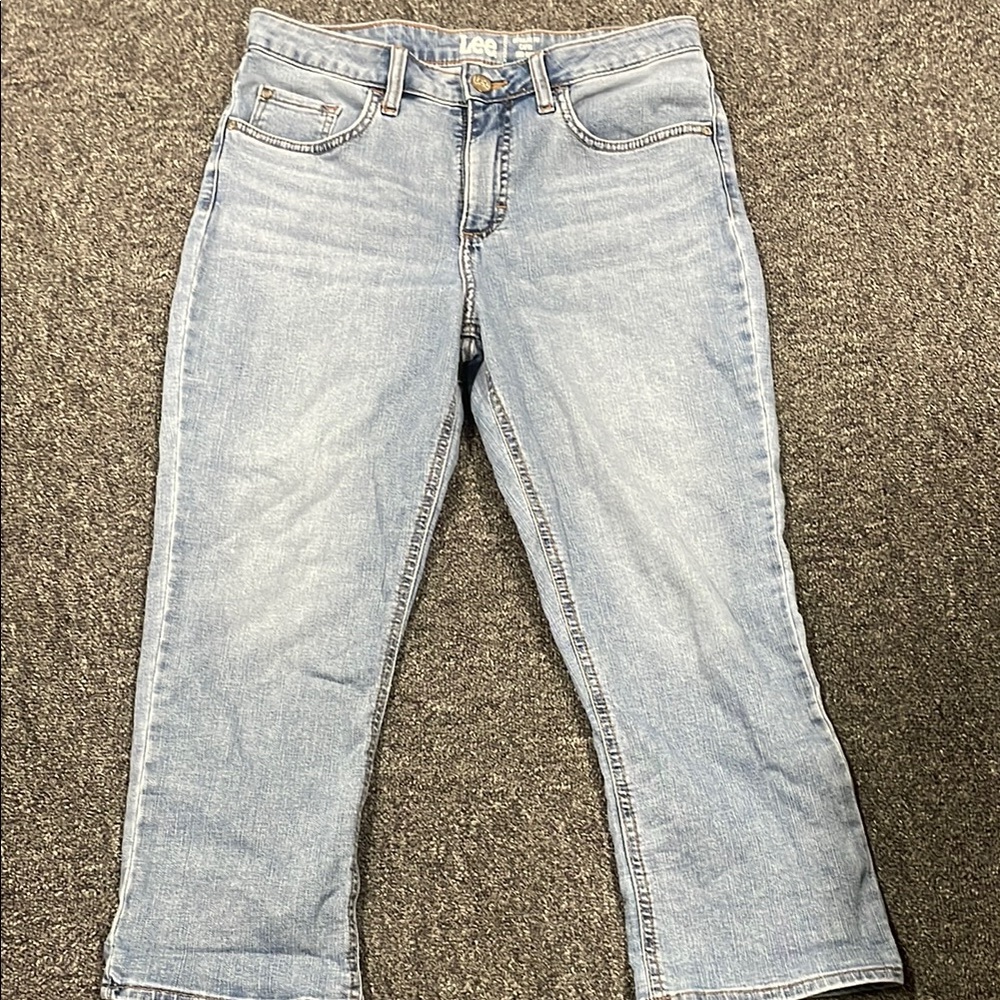 Lee Mid Rise Regular Fit Blue Jean Capris
